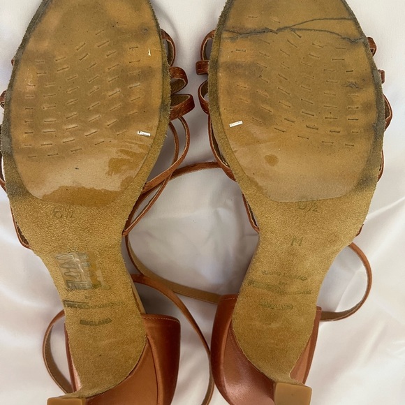Dancers by Freed of London. Satiny bronze. Fit like US size 9 but marked 6 1/2. - Picture 5 of 7